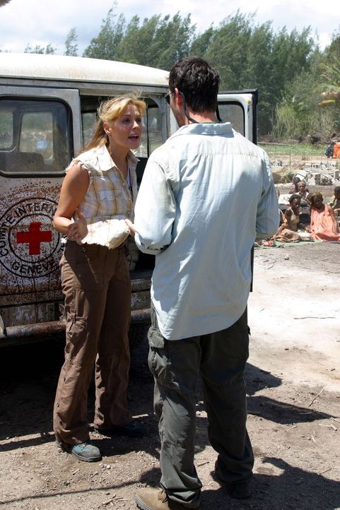 Im Kongo wird Carter (Noah Wyle, r.) schon erwartet ... - Bildquelle: National Broadcasting Company (NBC)