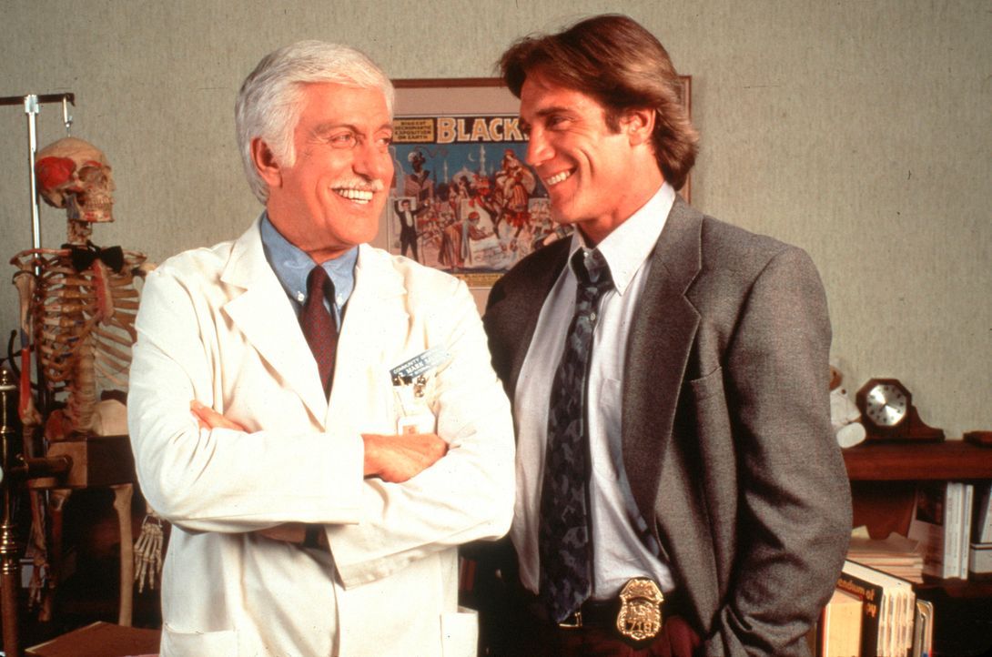 Dr. Sloan (Dick Van Dyke, l.) und sein Sohn Steve (Barry Van Dyke, r.) sind ein fantastisches Team. - Bildquelle: Viacom