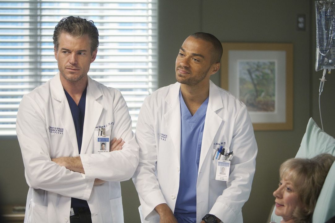 Während Owen und Cristina eine Paartherapie machen, versuchen Mark (Eric Dane, l.) und Jackson (Jesse Williams, M.) ihrer Patientin Carrie (Ellen Cr... - Bildquelle: ABC Studios