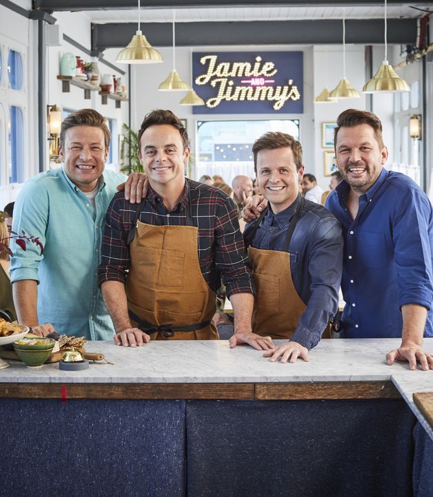 (v.l.n.r.) Jamie Oliver; Anthony McPartlin; Declan Donnelly; Jimmy Doherty - Bildquelle: Steve Ryan 2019 Jamie Oliver Enterprises Ltd. / Steve Ryan