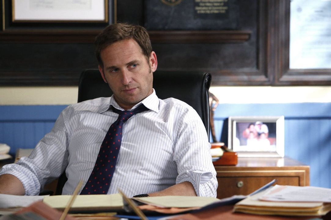 Ein neuer Fall beschäftigt Jake Broderick (Josh Lucas) und sein Team ... - Bildquelle: Warner Bros. Entertainment, Inc.