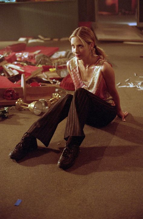 Buffy (Sarah Michelle Gellar) versucht, einen Troll unschädlich zu machen. - Bildquelle: TM +   2000 Twentieth Century Fox Film Corporation. All Rights Reserved.