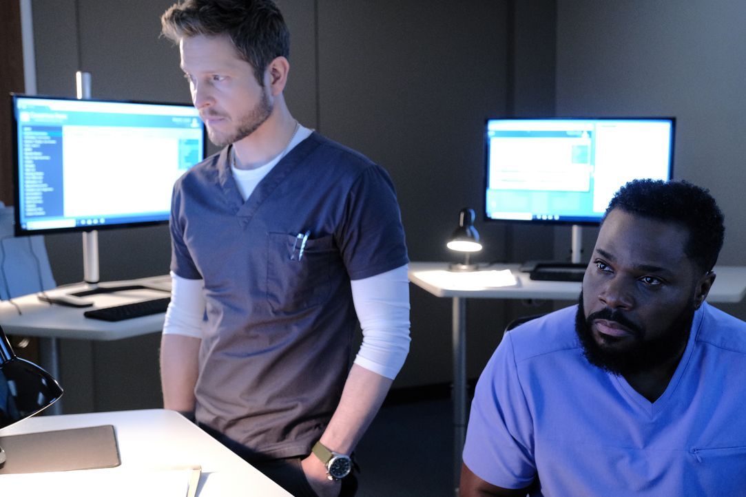 Dr. Conrad Hawkins (Matt Czuchry, l.); AJ Austin (Malcom-Jamal Warner, r.) - Bildquelle: Guy D'Alema 2019-2020 Twentieth Century Fox Film Corporation. All rights reserved. / Guy D'Alema