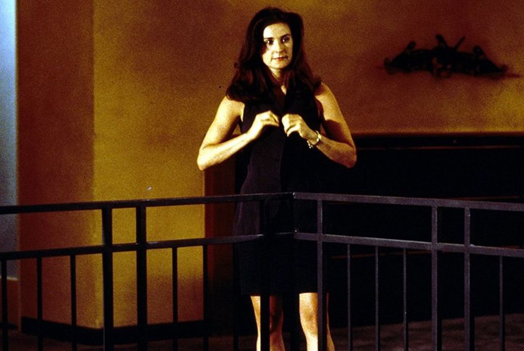 Verführerisch, geschäftstüchtig und skrupellos: Meredith Johnson (Demi Moore) ... - Bildquelle: 1994 Warner Bros.
