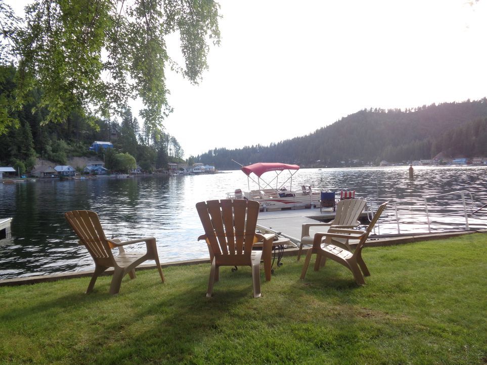Arrowhead Cottage hat zwar keinen Strand, aber bietet mit seiner direkten Lage am See die Möglichkeit zum Fischen ... - Bildquelle: 2015,HGTV/Scripps Networks, LLC. All Rights Reserved
