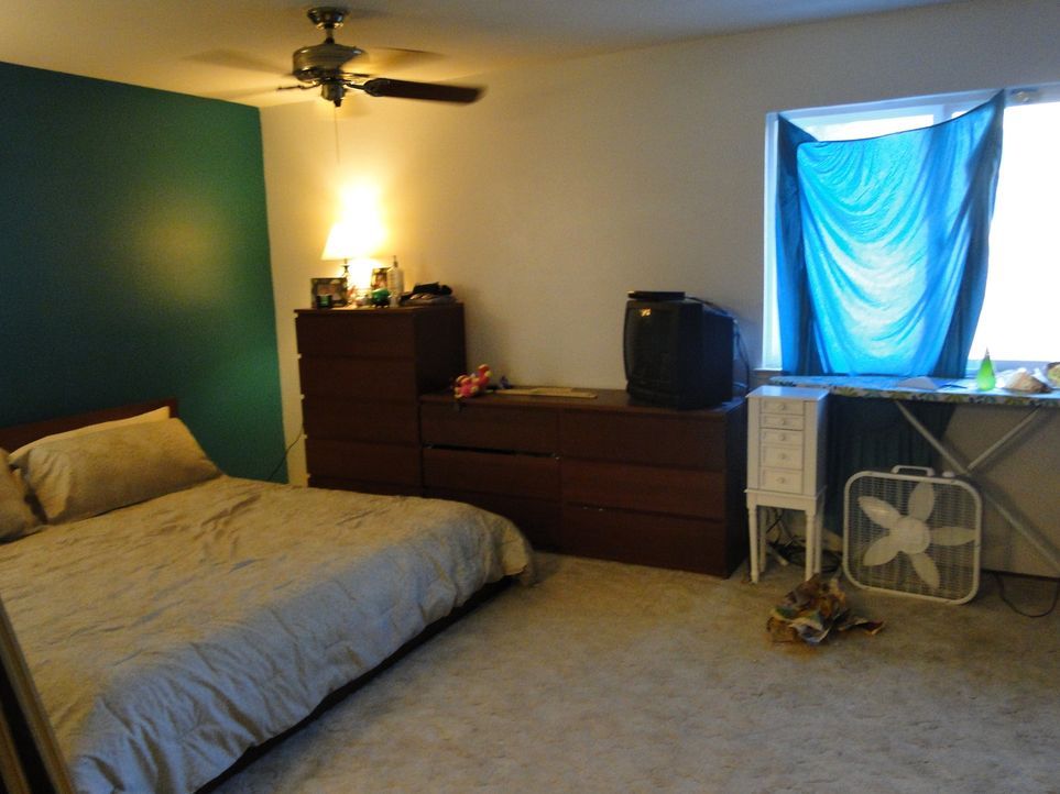 In nur drei Tagen wollen Josh Temple und sein Team das Schlafzimmer von Jonathan und Stephanie neu gestalten. Doch werden die beiden mit dem Ergebni... - Bildquelle: 2012, DIY Network/Scripps Networks, LLC. All Rights Reserved.