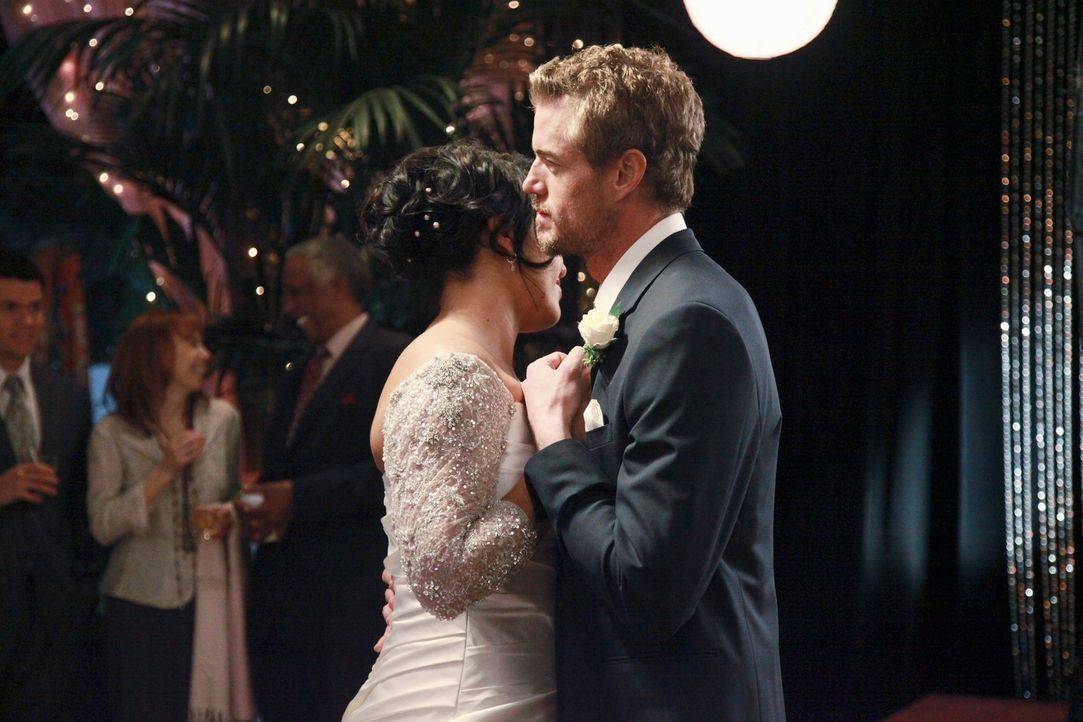 Der Tag der Hochzeit von Callie (Sara Ramirez, l.) und Arizona ist gekommen. Mark (Eric Dane, r.) steht seiner besten Freundin an ihrem besonderen T... - Bildquelle: ABC Studios