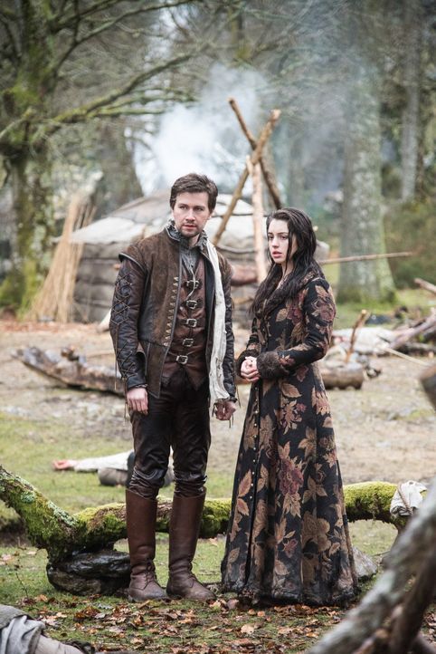 Geraten in Schottland schon bald in Gefahr: Sebastian (Torrance Coombs, l.) und Mary (Adelaide Kane, r.) ... - Bildquelle: Bernard Walsh 2016 The CW Network, LLC. All rights reserved.