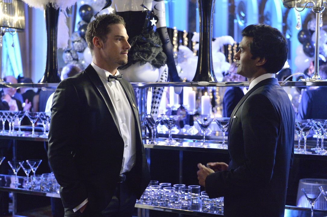 Noch ahnen Vincent (Jay Ryan, l.) und Gabe (Sendhil Ramamurthy, r.) nicht, dass sie bald Rivalen werden ... - Bildquelle: 2013 The CW Network, LLC. All rights reserved.