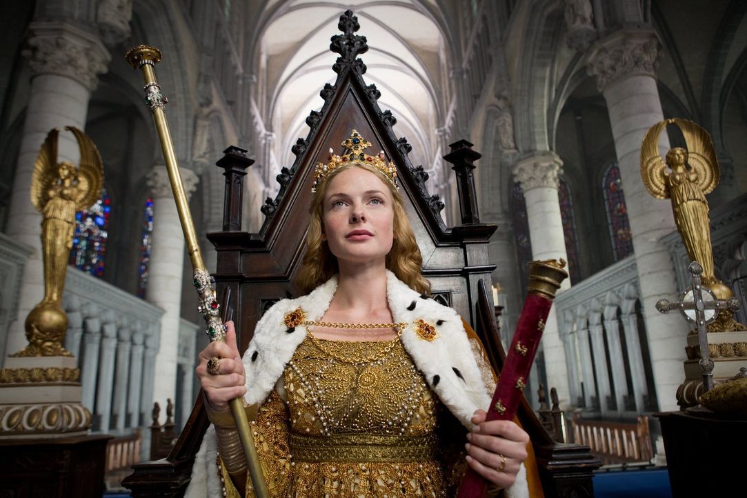 England, 1464: Elizabeth (Rebecca Ferguson) aus dem Hause Lancaster wird zur Königin Englands gekrönt ... - Bildquelle: 2013 Starz Entertainment LLC, All rights reserved
