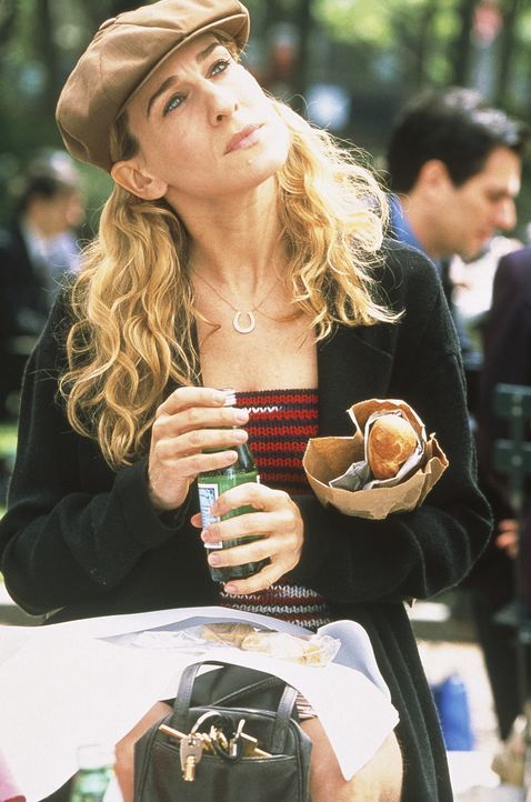 Im Park genießt Carrie (Sarah Jessica Parker) das ausgezeichnete Wetter von Manhattan ... - Bildquelle: Paramount Pictures