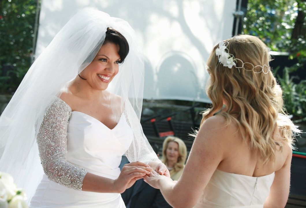 Callies (Sara Ramirez, l.) und Arizonas (Jessica Capshaw, r.) Hochzeit steht bevor und die Planungen laufen auf Hochtouren ... - Bildquelle: ABC Studios