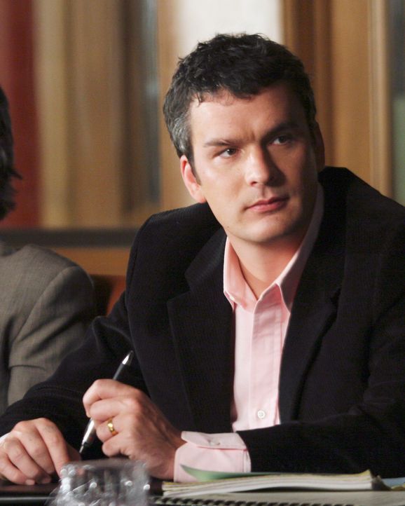 Tommy (Balthazar Getty) ist überrascht von Holly's Vorschlag ... - Bildquelle: Disney - ABC International Television