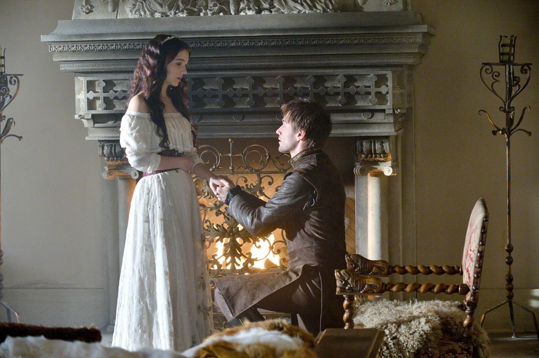 Erneut erfährt Bash (Torrance Coombs, r.), wie edel die Absichten von Mary (Adelaide Kane, l.) sind und wie sehr er sich auf sie verlassen kann ... - Bildquelle: Ben Mark Holzberg 2013 The CW Network, LLC. All rights reserved.