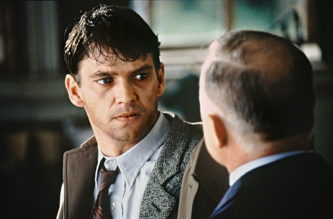 Nach und nach gelingt es Tom (Dougray Scott, l.), in Erfahrung zu bringen, dass seine vermisste Geliebte im Verdacht steht, eine deutsche Spionin zu... - Bildquelle: Senator Film
