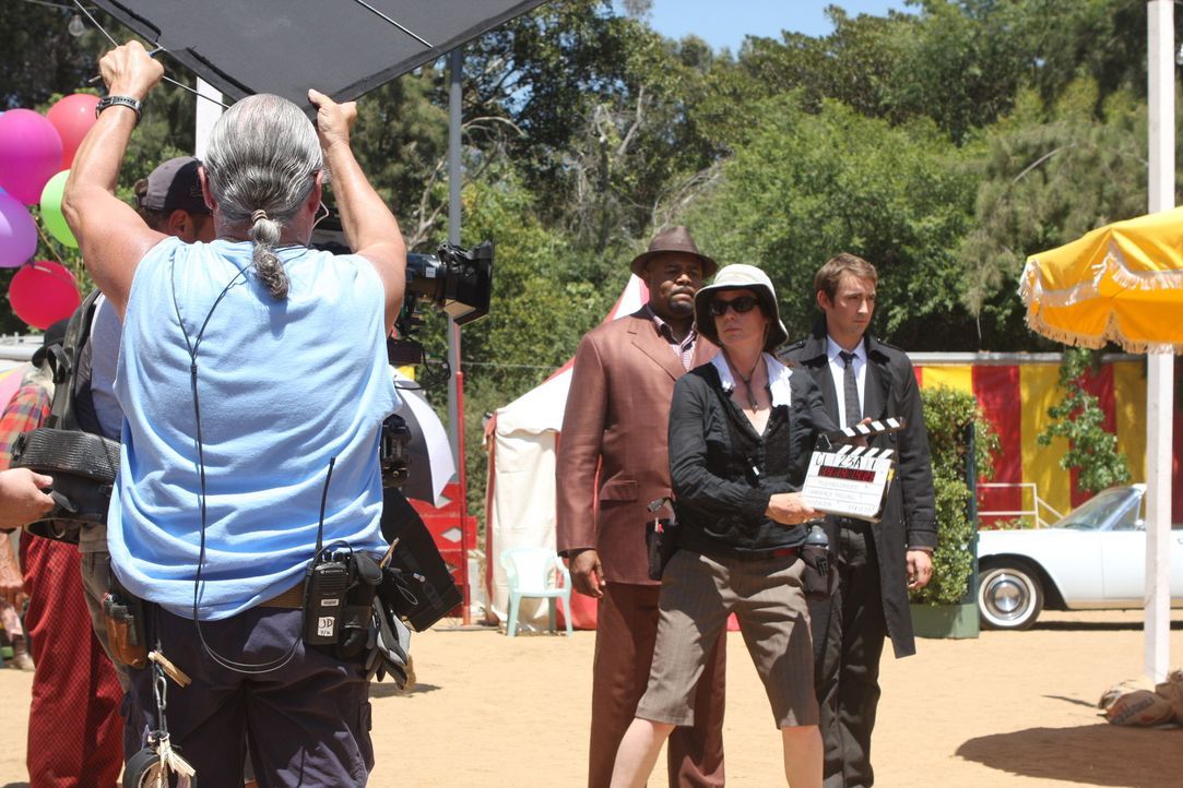 Bei den Dreharbeiten zu "Pushing Daisies" ... - Bildquelle: Warner Brothers