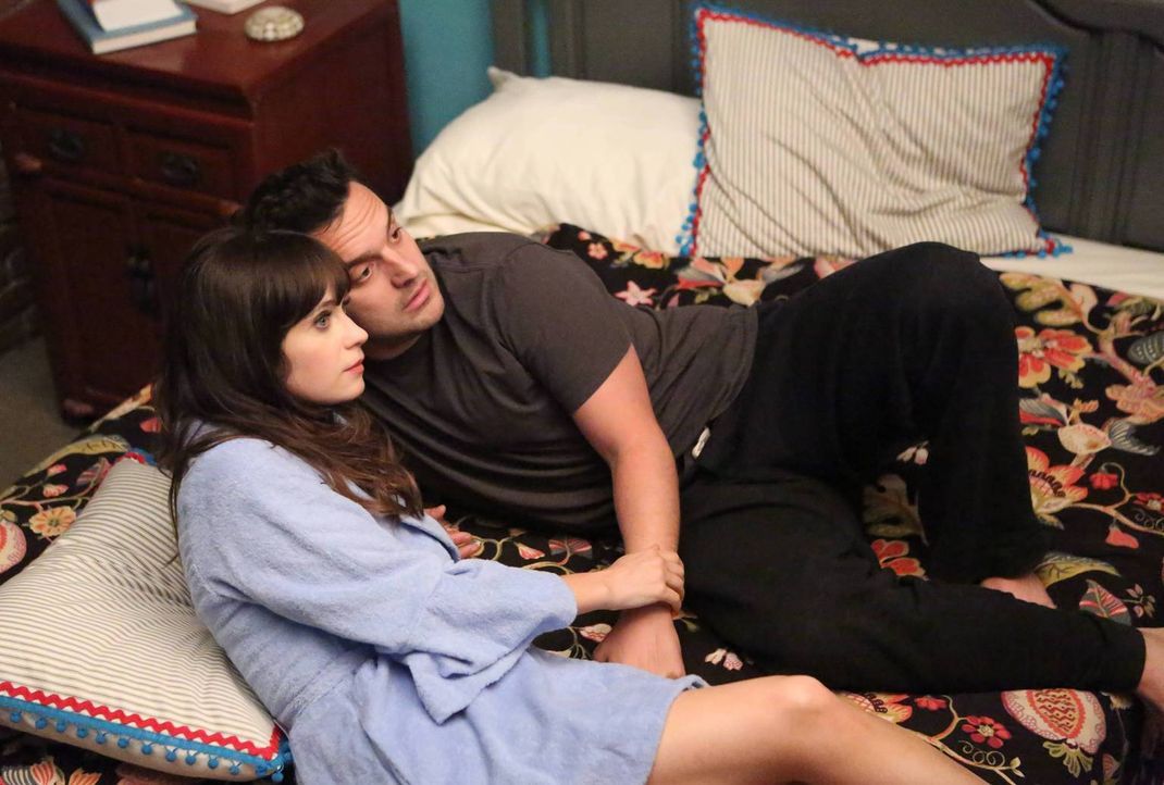 Sind glücklich miteinander: Jess (Zooey Deschanel, l.) und Nick (Jake Johnson, r.) ... - Bildquelle: TM &   2013 Fox and its related entities. All rights reserved.