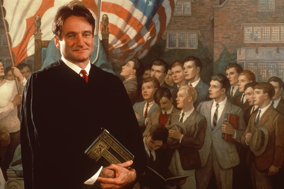 "Carpe Diem - Nutze den Tag!" Mit diesem Motto kündigt der neue Englischlehrer John Keating (Robin Williams) an, wie er den Unterricht an einem erzk... - Bildquelle: Touchstone Pictures
