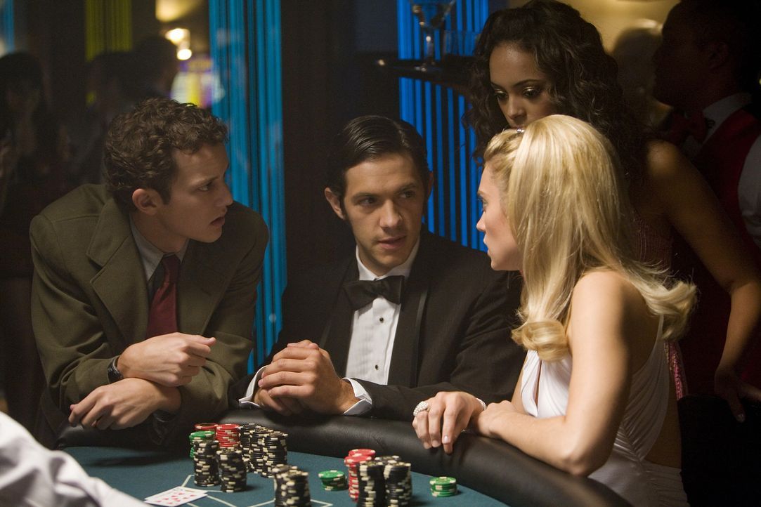 Wollen den großen Gewinn bei der Casino-Nacht machen: (v.l.n.r.) Rusty (Jacob Zachar), Max (Michael Rady), Ashleigh (Amber Stevens) und Casey (Spenc... - Bildquelle: 2008 ABC Family