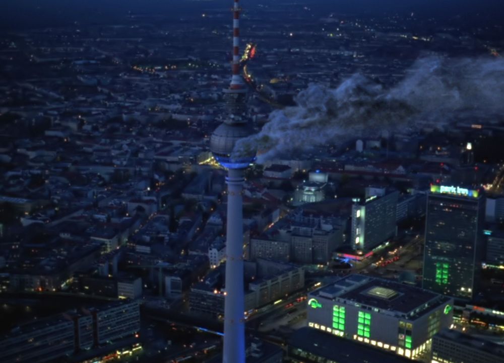 Schwarze Rauchschwaden in 212 Meter Höhe, knapp 3500 Tonnen Stahl in Flammen, Menschen in Todesangst - der Berliner Fernsehturm brennt! - Bildquelle: ProSieben ProSieben