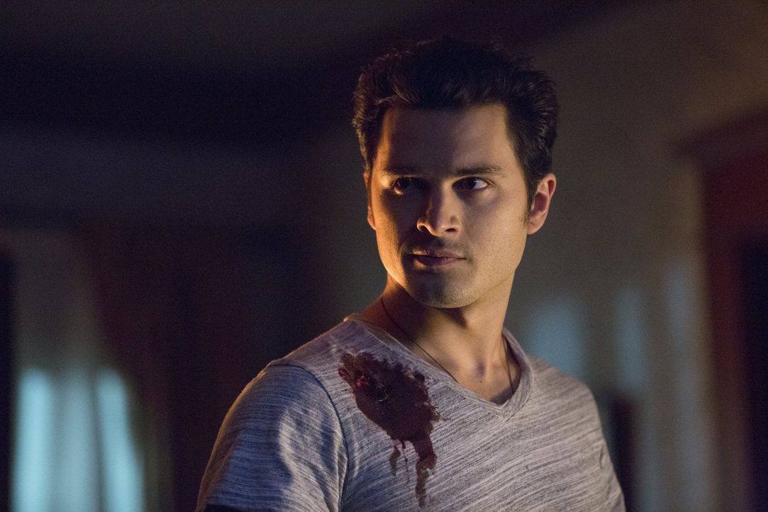 Die Freundschaft zwischen Enzo (Michael Malarkey) und Damon wird durch Dr. Wes' Pläne auf eine harte Probe gestellt ... - Bildquelle: Warner Brothers