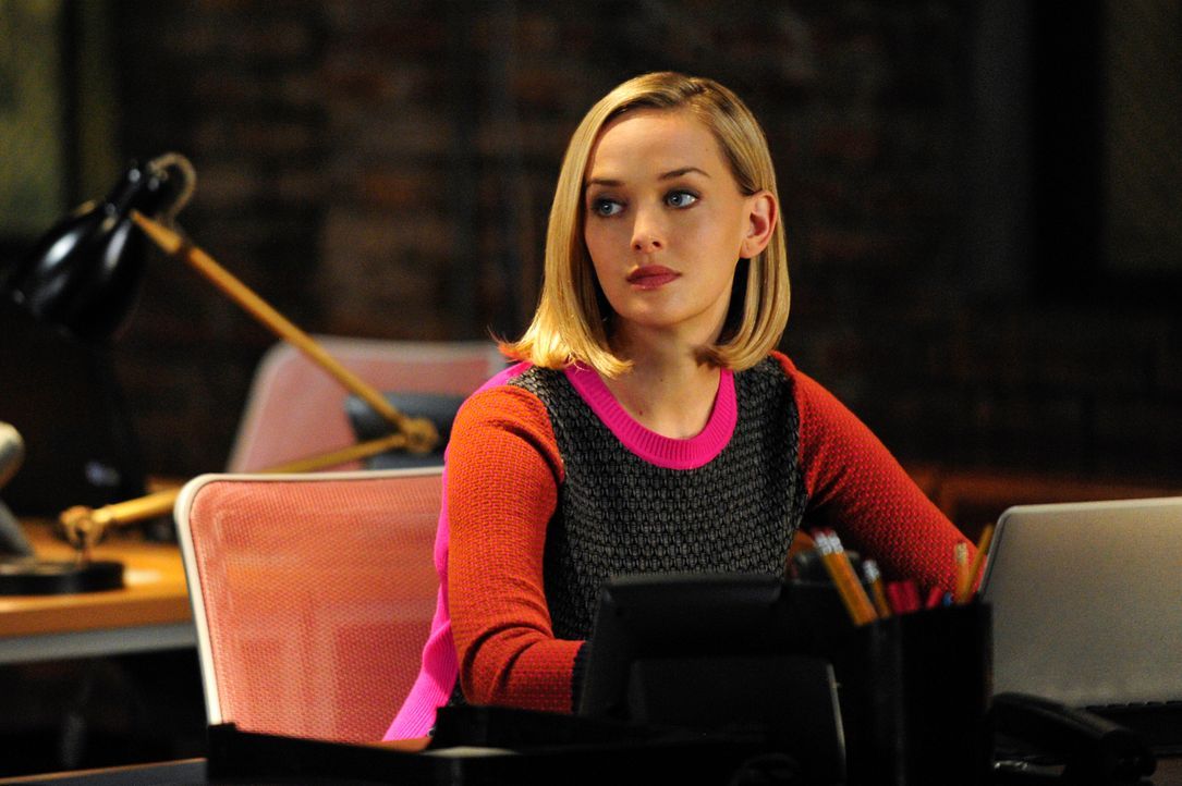 Mit ihrem technischen Wissen ist Robyn (Jess Weixler) bei dem neusten Fall unentbehrlich ... - Bildquelle: John Paul Filo 2013 CBS Broadcasting Inc. All Rights Reserved.