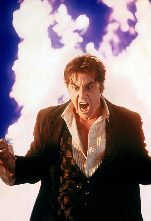 Nach und nach kommt Kevin John Miltons (Al Pacino) wahrer Identität auf die Spur ... - Bildquelle: Warner Bros.
