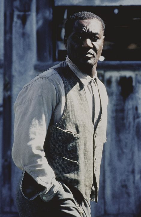 Der zuverlässige Mr. Rose (Delroy Lindo) ist Arbeiter auf einer Farm. Dort genießt er gewisse Prioritäten aufgrund seiner vertrauenswürdigen Art... - Bildquelle: Kinowelt Filmverleih