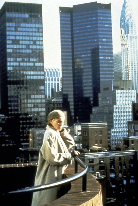 Von diesem Balkon des 32-stöckigen New Yorker Wolkenkratzers, genannt "Sliver", stürzte sich Carlys (Sharon Stones) Vormieterin zu Tode. Oder wurde... - Bildquelle: Paramount Pictures