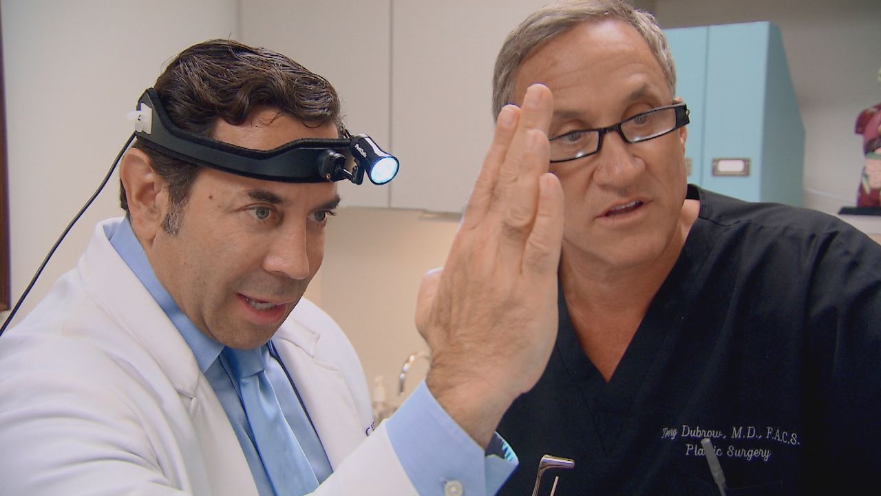 Dr. Nassif (l.); Dr. Dubrow (r.) - Bildquelle: 2016/2017 E! Entertainment Television, LLC ALL RIGHTS RESERVED