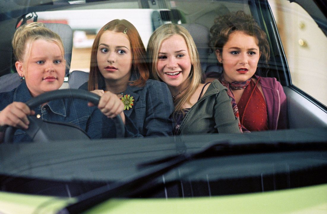 Eine andere Mädchenclique fordert Julie (Alexa Vega, r.) und ihre Freundinnen Hannah (Mika Boorem, 2.v.r.), Farrah (Scout Taylor-Compton, 2.v.l.) un... - Bildquelle: © 2004 METRO-GOLDWYN-MAYER PICTURES INC. ALL RIGHTS RESERVED.