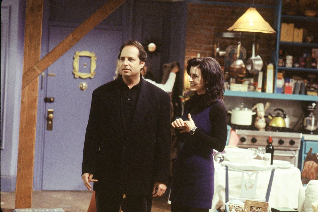 Steve (Jon Lovitz, l.); Monica Geller (Courteney Cox, r.) - Bildquelle: © Warner Bros Entertainment Inc.  All rights reserved.