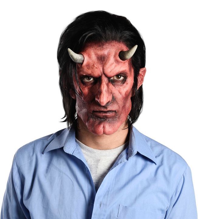 Christian, der gehörnte Teufel - Bildquelle: sixx / Andre Kowlaski