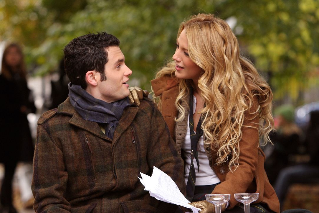 Dan (Penn Badgley, l.) ist schrecklich verschossen in Serena (Blake Lively, r.). Sie muss sich jedoch erst an die neue Situation gewöhnen ... - Bildquelle: Warner Brothers