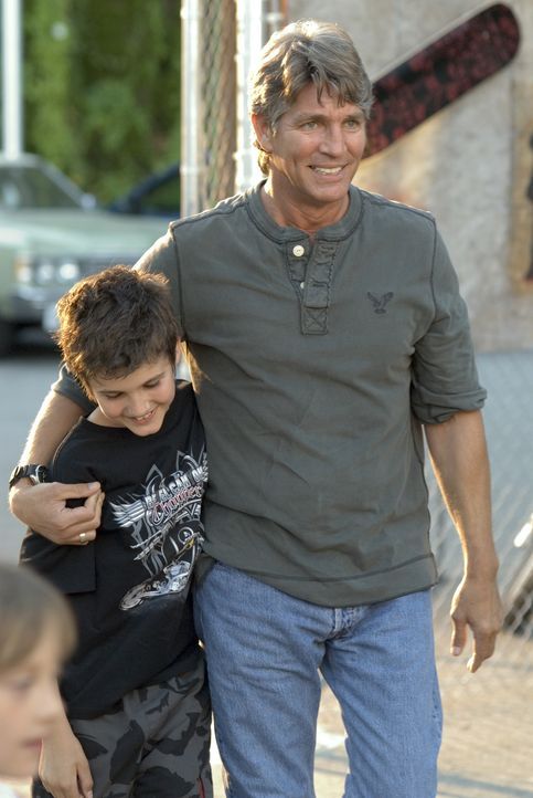 Gabriel McCutcheon (Eric Roberts, r.) und sein Sohn Shay (Aidan Jarrar, l.) kommen gemeinsam zu Shanes Party. - Bildquelle: 2007 SHOWTIME NETWORKS INC. ALL RIGHTS RESERVED.