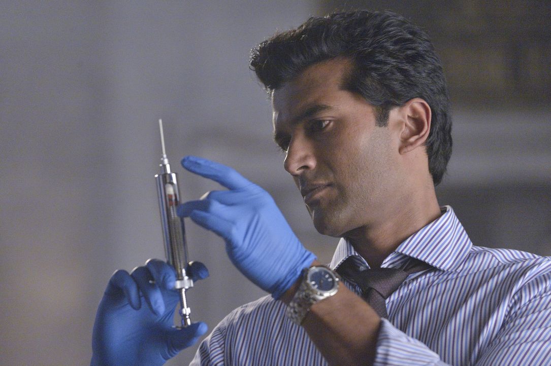 Was hat Gabe (Sendhil Ramamurthy) vor? - Bildquelle: 2013 The CW Network, LLC. All rights reserved.