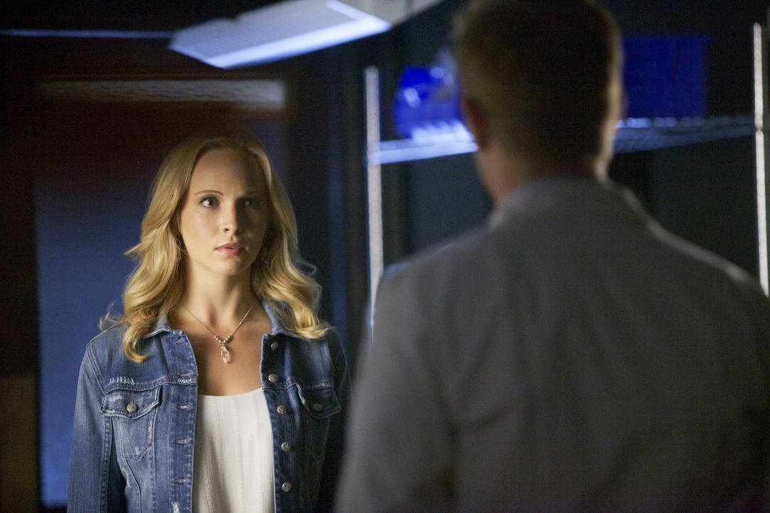 Bad news, Caroline? - Bildquelle: Warner Bros. Entertainment Inc. 