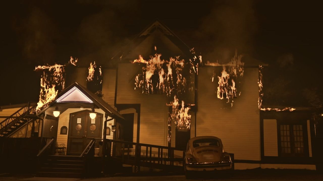 Nach einem Großbrand entdecken die Retter einen leblosen Körper in dem abgebrannten Haus. Als Lt. Joe Kenda erfährt, dass die tödlichen Flammen kein... - Bildquelle: Jupiter Entertainment