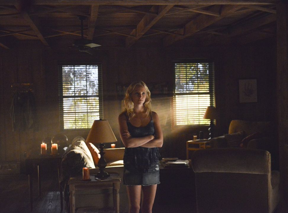 Caroline (Candice Accola) will Bonnie und Damon nicht aufgeben und greift auf einen alten Bekannten zurück ... - Bildquelle: Warner Bros. Entertainment, Inc