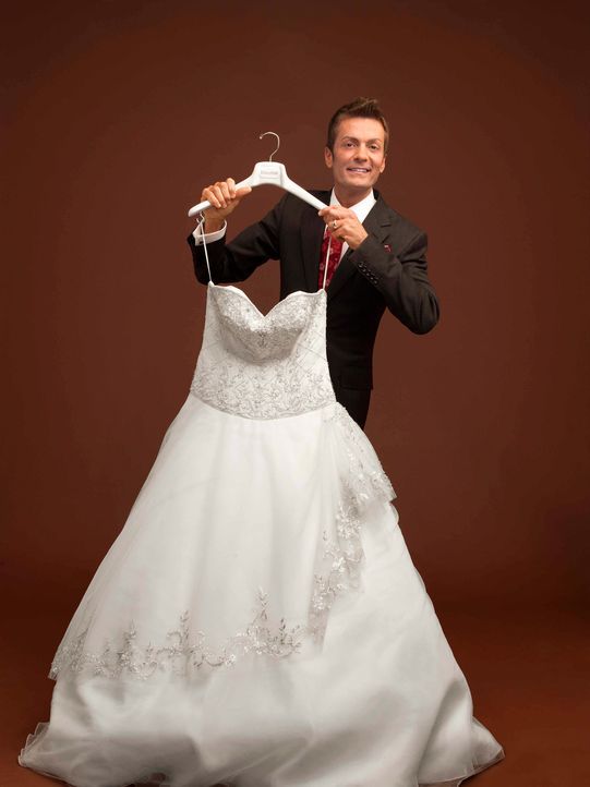 Randy Fenoli sorgt dafür, dass die zukünftigen Bräute das richtige Hochzeitskleid finden. Er liest den Hochzeits-Anwärterinnen jeden Wunsch von den... - Bildquelle: sixx