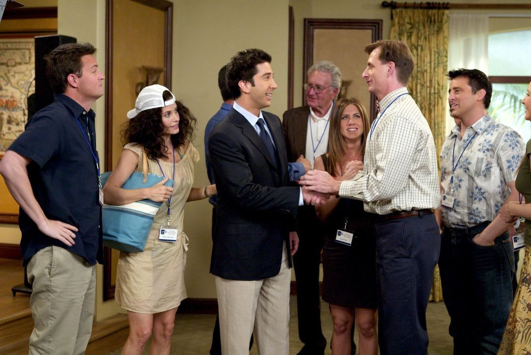 (v.l.n.r.) Chandler Bing (Matthew Perry); Monica Geller (Courteney Cox); Ross Geller (David Schwimmer); Rachel Green (Jennifer Aniston); Professor J... - Bildquelle: © Warner Bros Entertainment Inc.  All rights reserved.