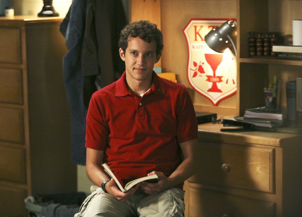 Das erste Jahr neigt sich dem Ende zu und Rusty (Jacob Zachar) zieht bald in das Verbindungshaus der Kappa Taus ... - Bildquelle: 2008 ABC Family