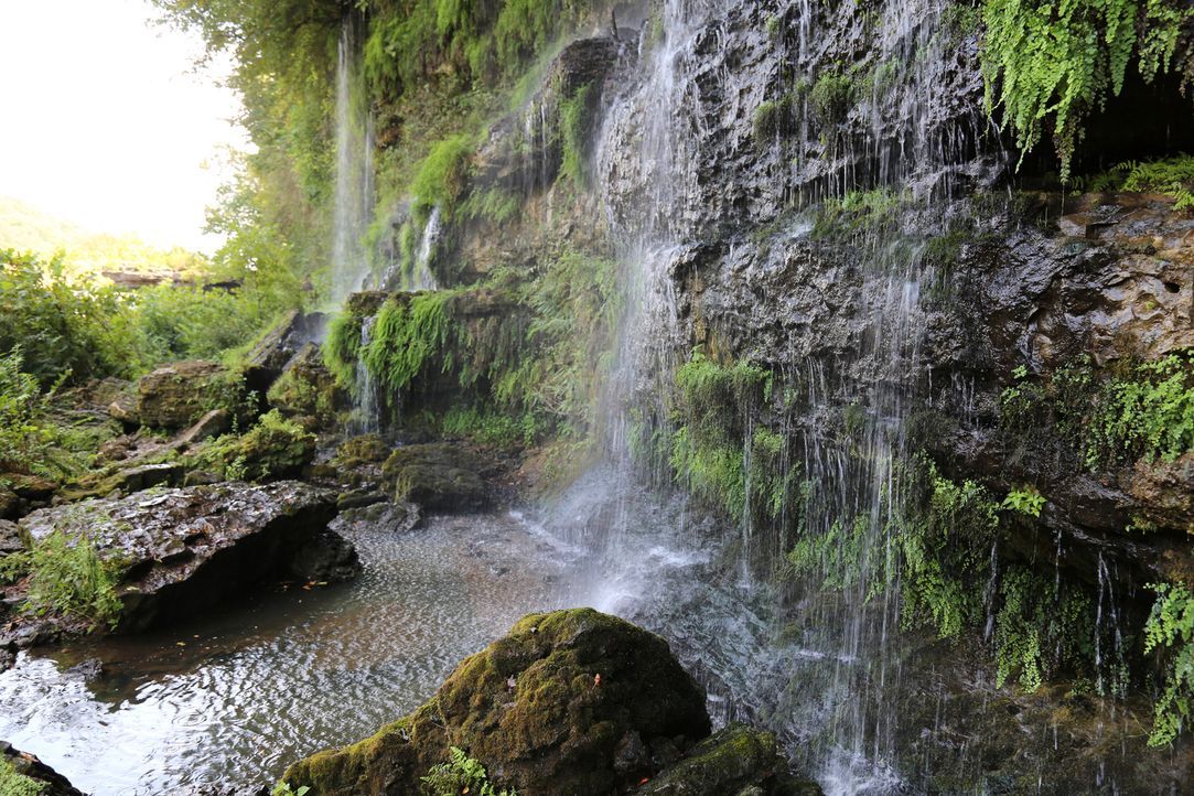 Ein Wasserfall zum Träumen: ein kleiner Wasserfall ganz in der Nähe der Great Falls in Rock Island, Tennessee ... - Bildquelle: 2016,The Travel Channel, L.L.C. All Rights Reserved: