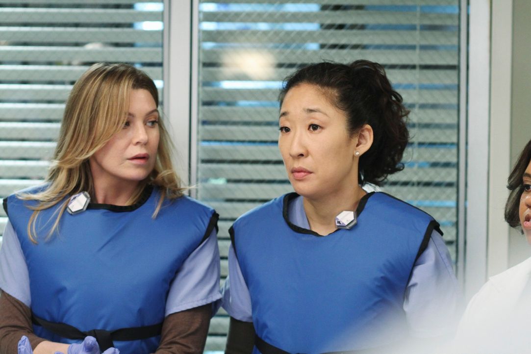 Stehen vor einer Schweren Herausforderung: Meredith (Ellen Pompeo, l.) und Cristina (Sandra Oh, r.) ... - Bildquelle: Touchstone Television