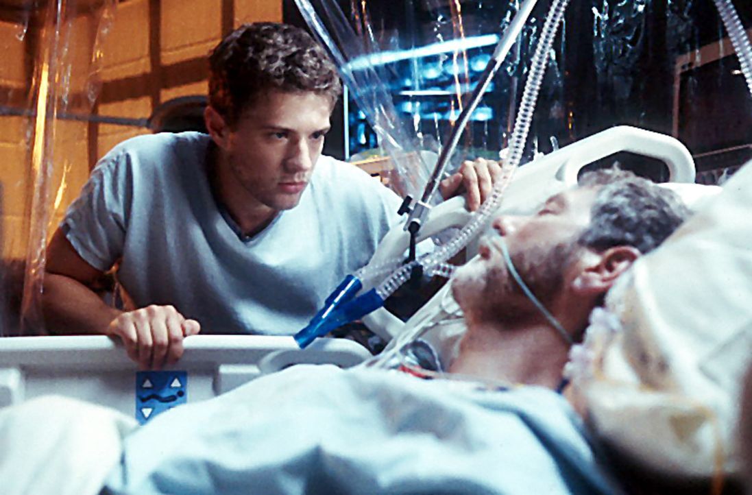 Erlebt seine Vergangenheit auf ziemlich schmerzhafte Weise: Simon (Ryan Phillippe, l.) ... - Bildquelle: Miramax Films