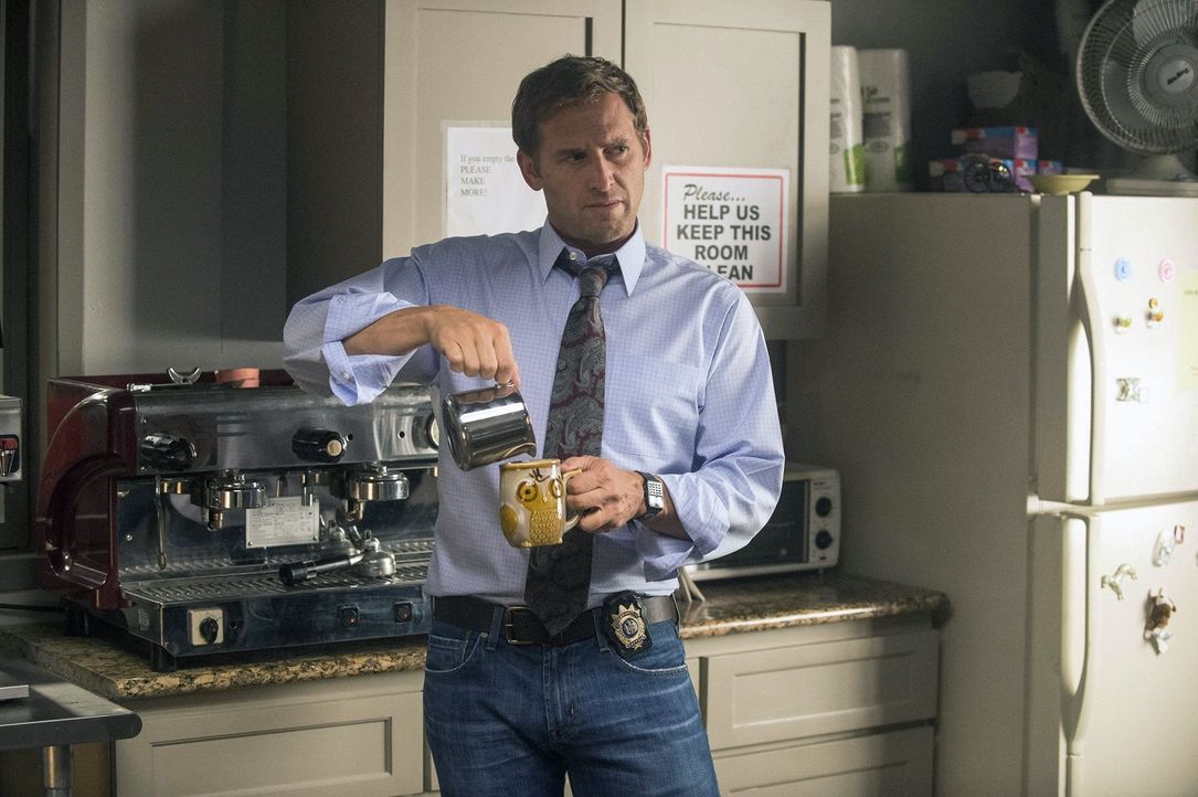 Macht es Laura nicht immer leicht: ihr Noch-Ehemann und Chef Jake Broderick (Josh Lucas) ... - Bildquelle: Warner Bros. Entertainment, Inc.