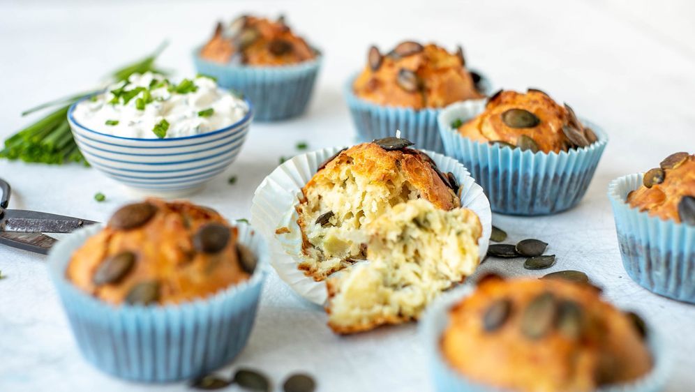 Muffins mit Schalotten und Käse | Rezept aus Enie backt