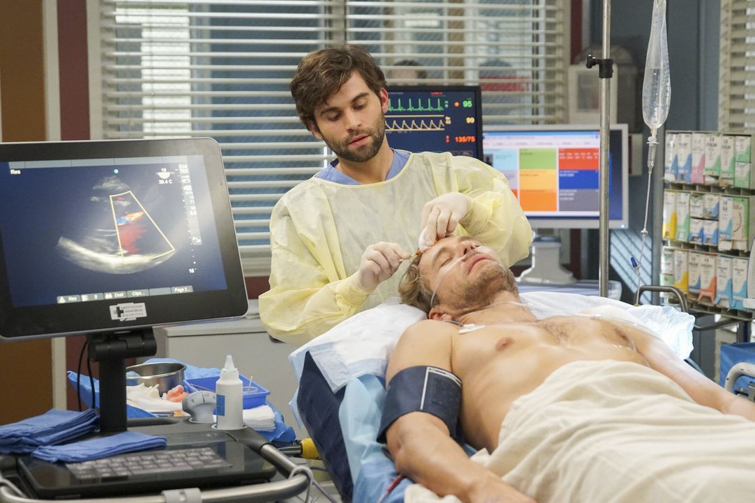 Dr. Levi Schmitt (Jake Borelli, l.); Lucas Ripley (Brett Tucker, r.) - Bildquelle: Scott Everett White ABC Studios / Scott Everett White