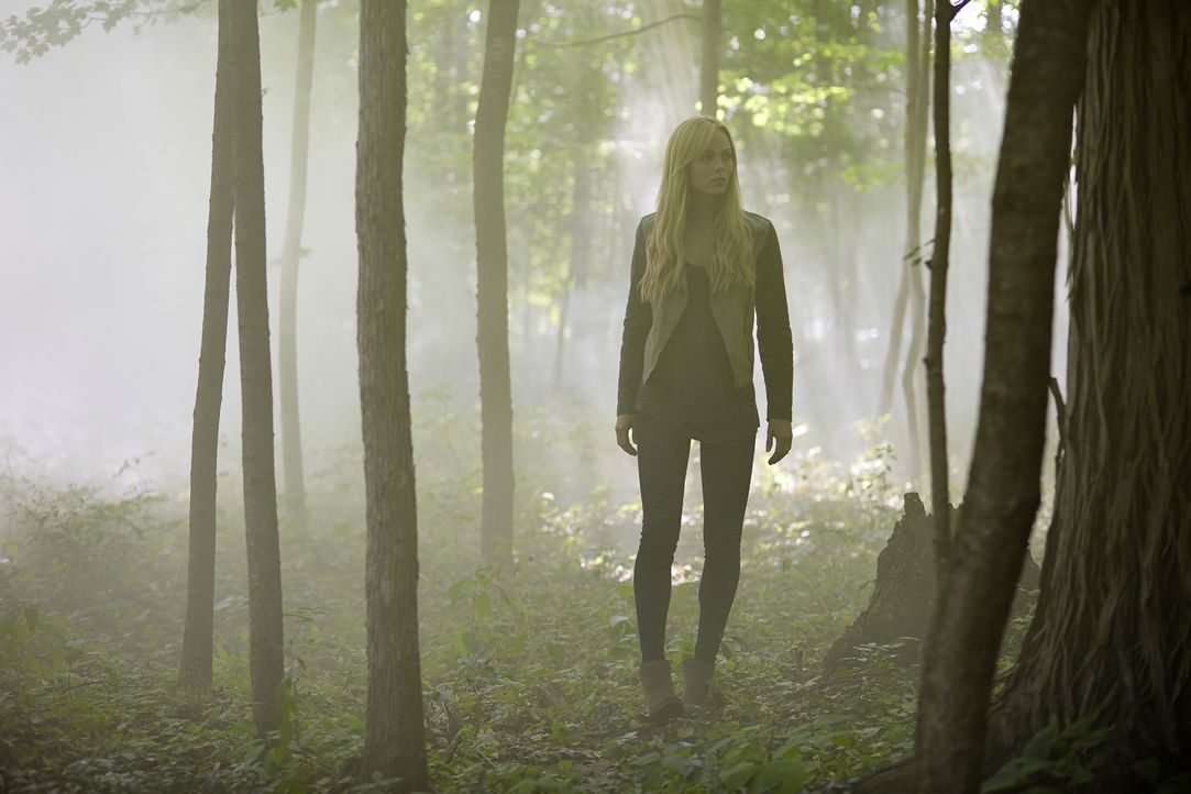 Wagt sich auch in unbekannte Gefilde: Elena (Laura Vandervoort) ... - Bildquelle: 2015 She-Wolf Season 2 Productions Inc.