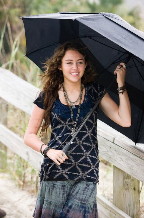 Gegen ihren Willen muss die 17-jährige Veronica "Ronnie" Miller (Miley Cyrus) die Ferien bei ihrem Vater in einem kleinen Küstenstädtchen in North C... - Bildquelle: Sam Emerson SMPSP Touchstone Pictures.  All Rights Reserved